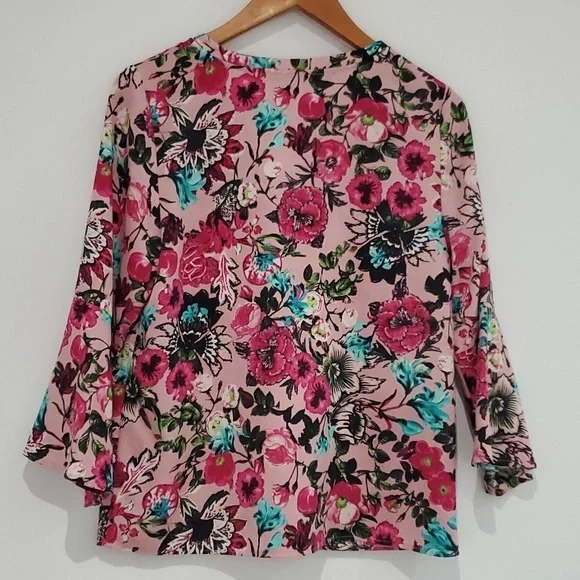 Kensie Pink Floral V-Neck with bow tie bell sleeve blouse size M - Picture 11 of 12